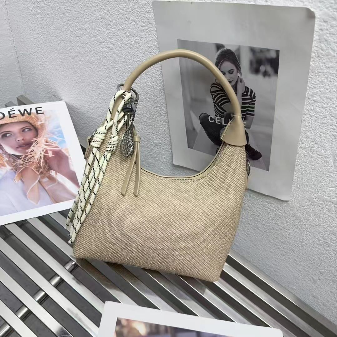 [⏰ TIME LIMITED OFFER ⏰ !!! ] Single Classy Affordable Brand New Stylish and Luxurious Elegant Fashionable Ladies Handbag At an Exclusive And Enticing Offer✨👌Desiring To Serve The Best Experience