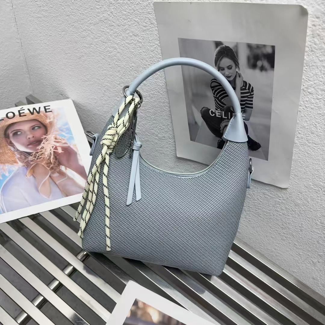 [⏰ TIME LIMITED OFFER ⏰ !!! ] Single Classy Affordable Brand New Stylish and Luxurious Elegant Fashionable Ladies Handbag At an Exclusive And Enticing Offer✨👌Desiring To Serve The Best Experience