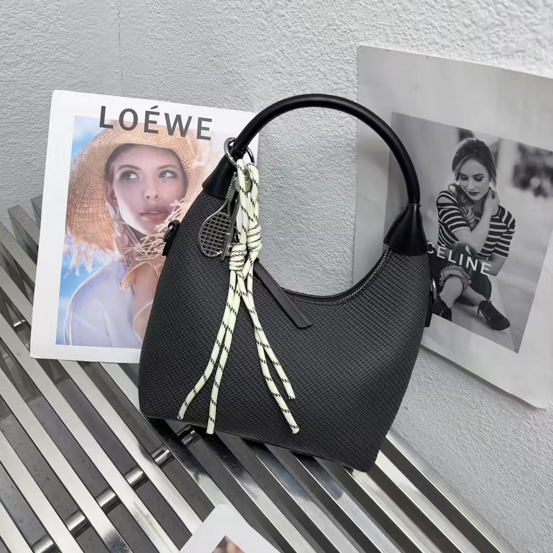 [⏰ TIME LIMITED OFFER ⏰ !!! ] Single Classy Affordable Brand New Stylish and Luxurious Elegant Fashionable Ladies Handbag At an Exclusive And Enticing Offer✨👌Desiring To Serve The Best Experience