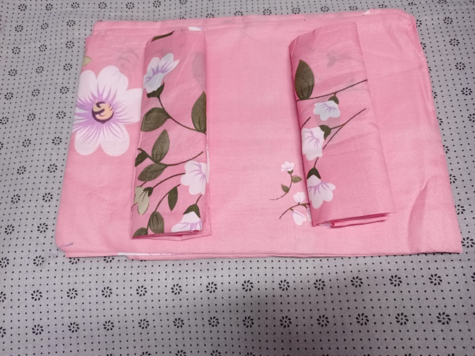 [ CLASSY NEW ARRIVALS 🤩🤩✨ !!! ] 🔅🔅🔅 4 pc Size 4X6 " Classy Brand New Very High Quality Stylish and Luxurious Bedsheets Set With ✨2 pcs bedsheets and ✨2 pcs pillow cases