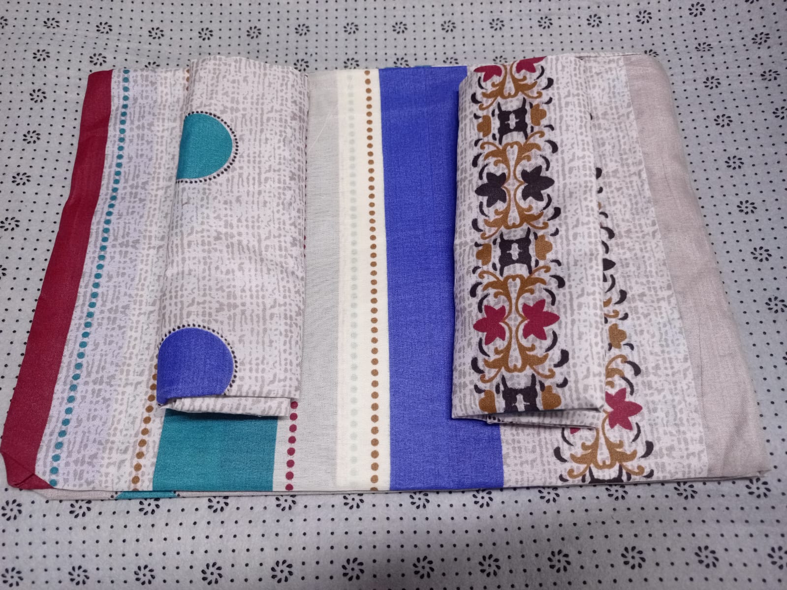 [ CLASSY NEW ARRIVALS 🤩🤩✨ !!! ] 🔅🔅🔅 4 pc Size 4X6 " Classy Brand New Very High Quality Stylish and Luxurious Bedsheets Set With ✨2 pcs bedsheets and ✨2 pcs pillow cases