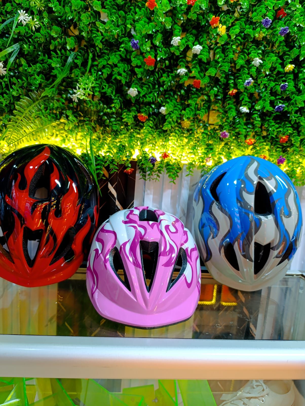 [🔥SPECIAL LIMITED OFFER 🔥 🥑🌽JUST FOR YOU !!! ] 1 Pc Classy Brand New High Quality Stylish and Luxurious Kids hard helmets at Affordable Price  .Desiring To Serve The Best Experience