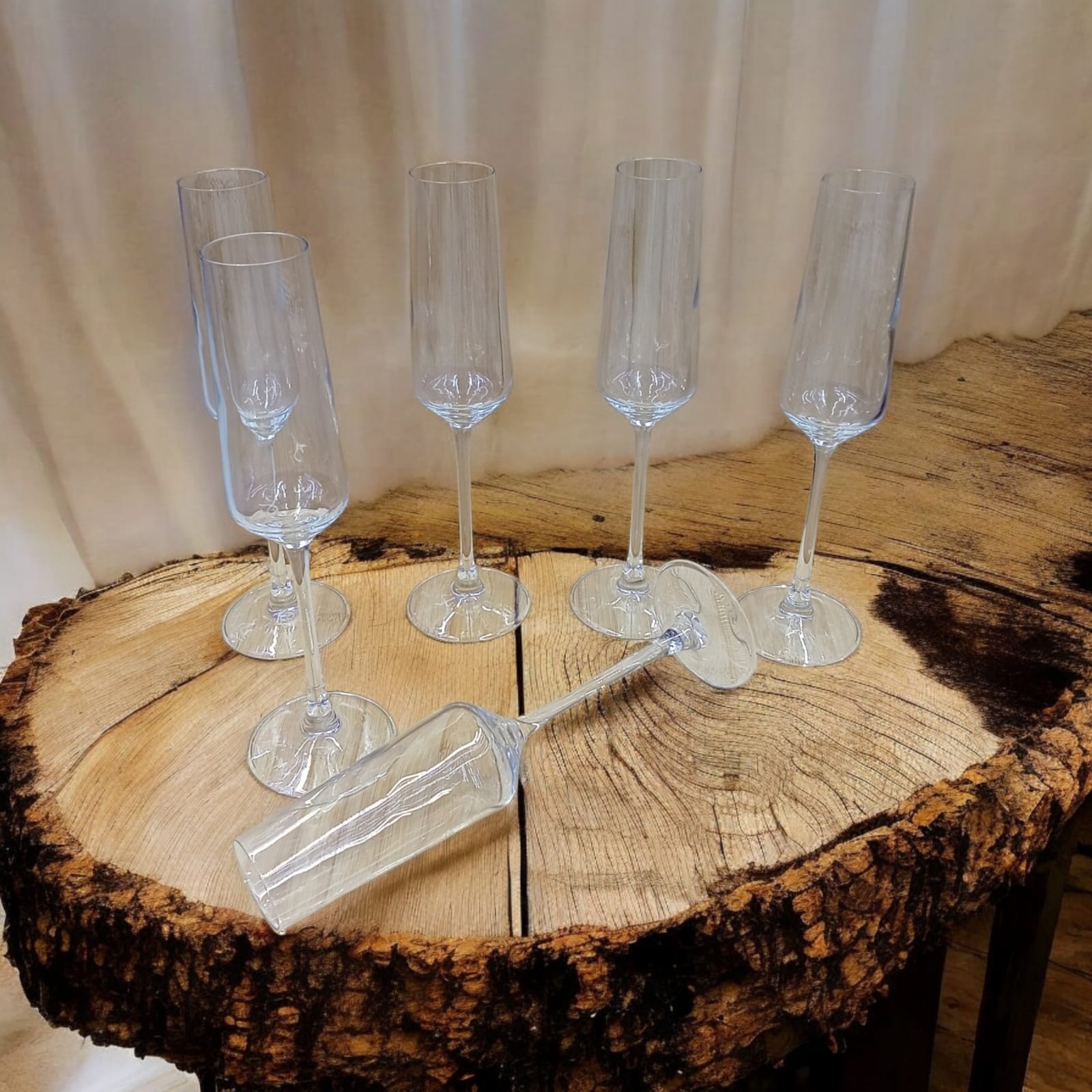 [ GRAB IT AT LOW PRICE+ ADDED OFFERS 🤩🤩✨ !!! ] 6 Pc classy brand new very high quality sylish strong and durable Kitchen Clear champagne glasses. Designed with durability and funcionality.