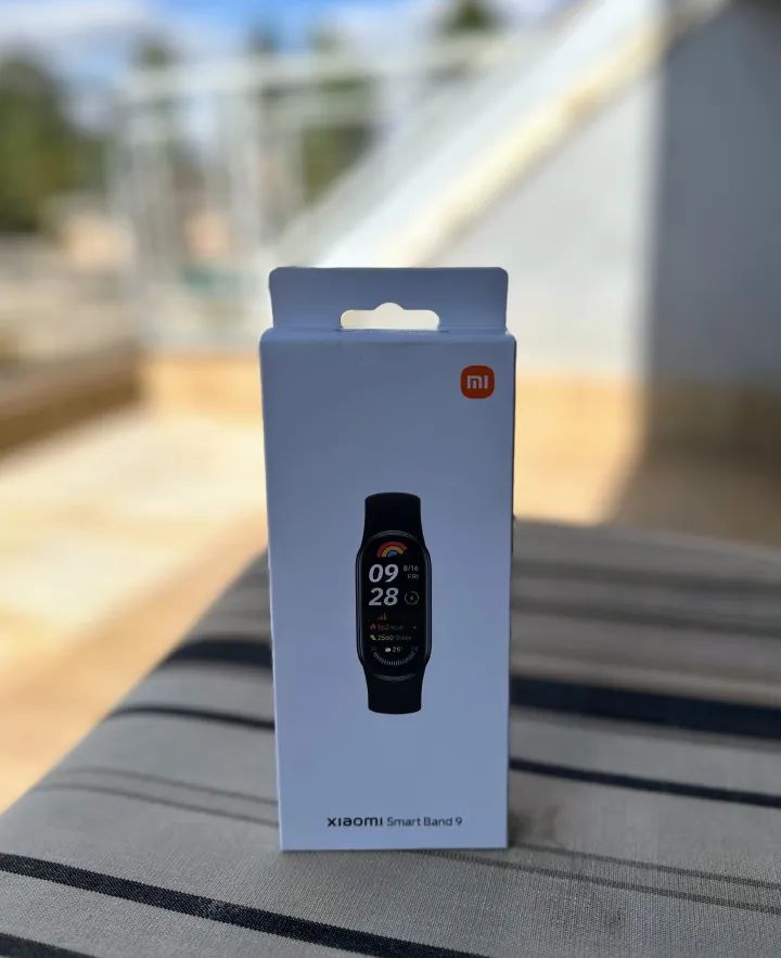 XIAOMI SMART BAND 9 BLACK  21-day battery life Up to 1200 nits adjustable brightness Magnetic charging  5 ATM Water Resistance