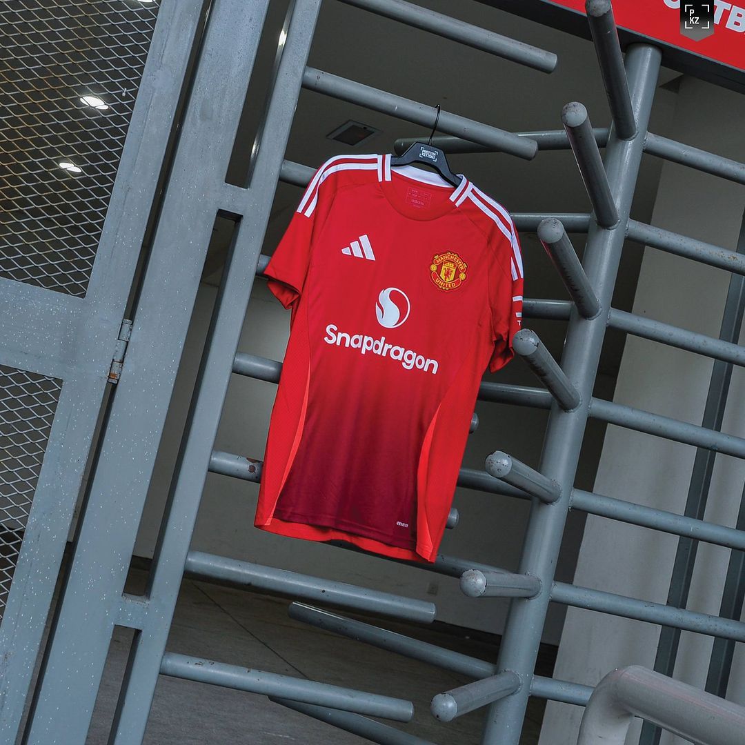 New Man Utd Home Jersey 24/25 New Snapdragon sponsor Authentic jersey