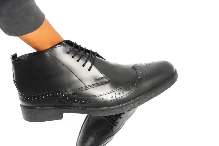 CLEARANCE SALE !!! Pure genuine Men cow leather boots groom shoes genuine leather official or casual can be worn with suits or casually for any occasion Brogue Shoes lace up Wingtip Shoes