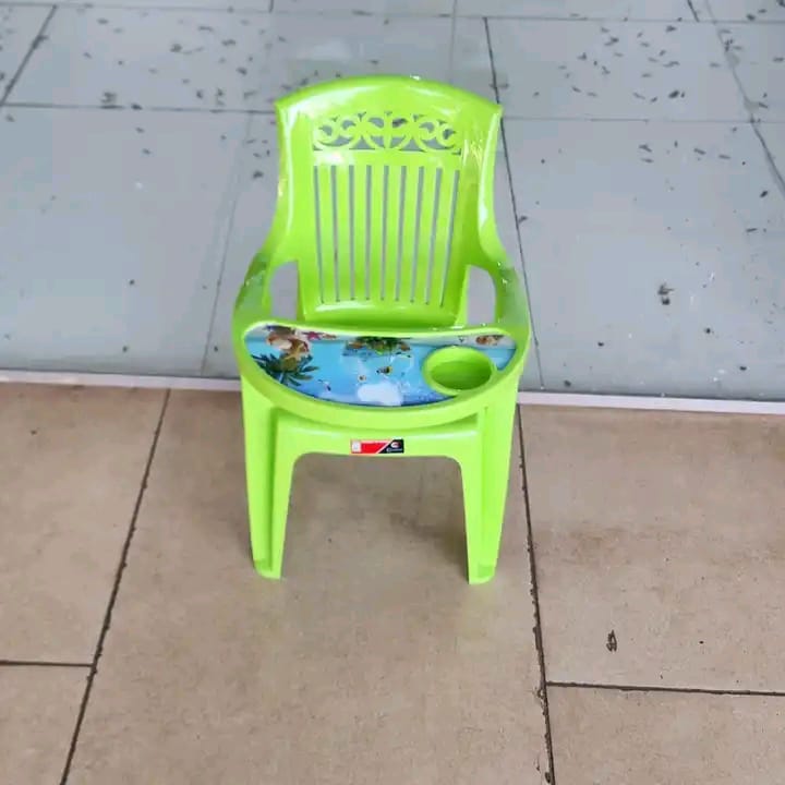 Plastic  kids/baby feeding chair....Designed for feeding babies...providing a sucure and comfortable seating solution.made of plastic likely for easy cleaning  and durability