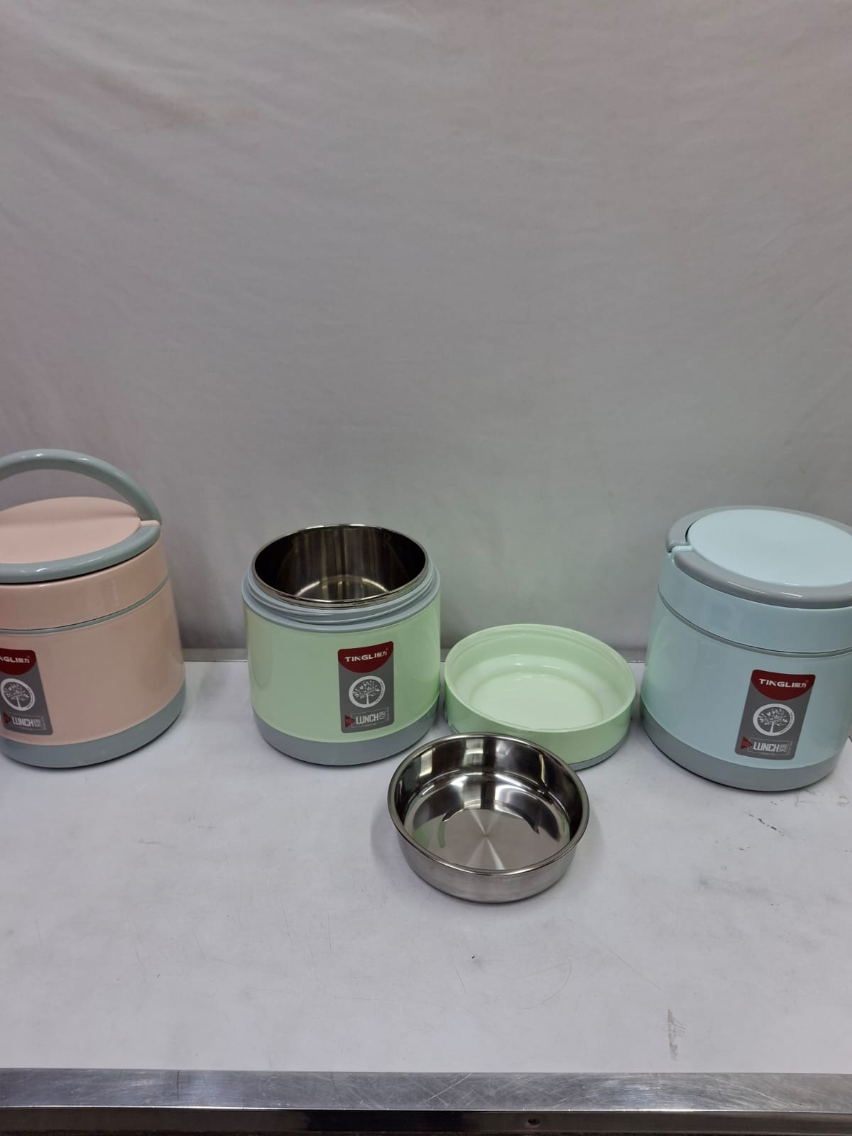 1.4 Litres portable kitchen food flask....keeps food fresh and hot for long time