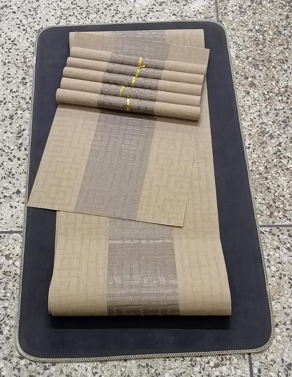 Set of 6pcs PVC Home/office/dining table mats with one piece table runner