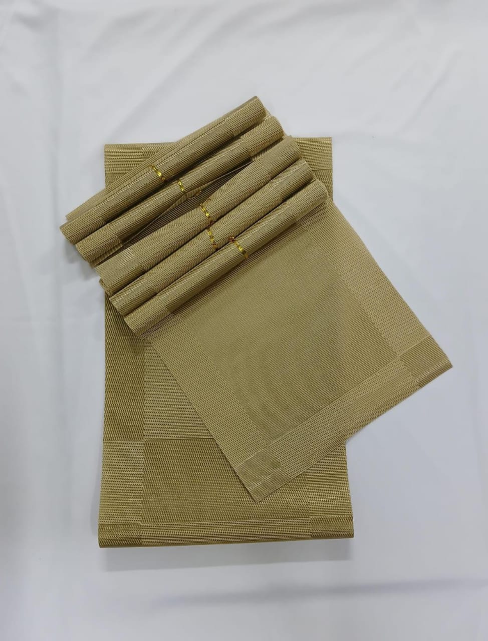 Set of 6pcs PVC Home/dining table mats with one piece centre table runner