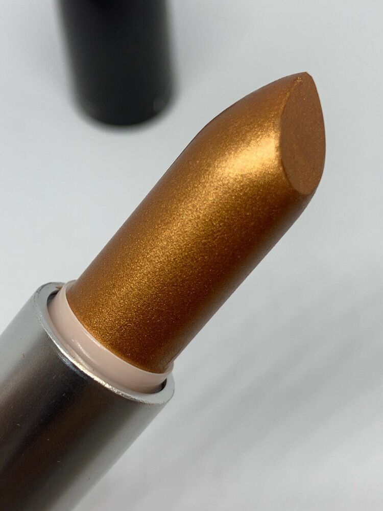 Signature Classy Lipstick Solid Colours Moisture Lipsticks