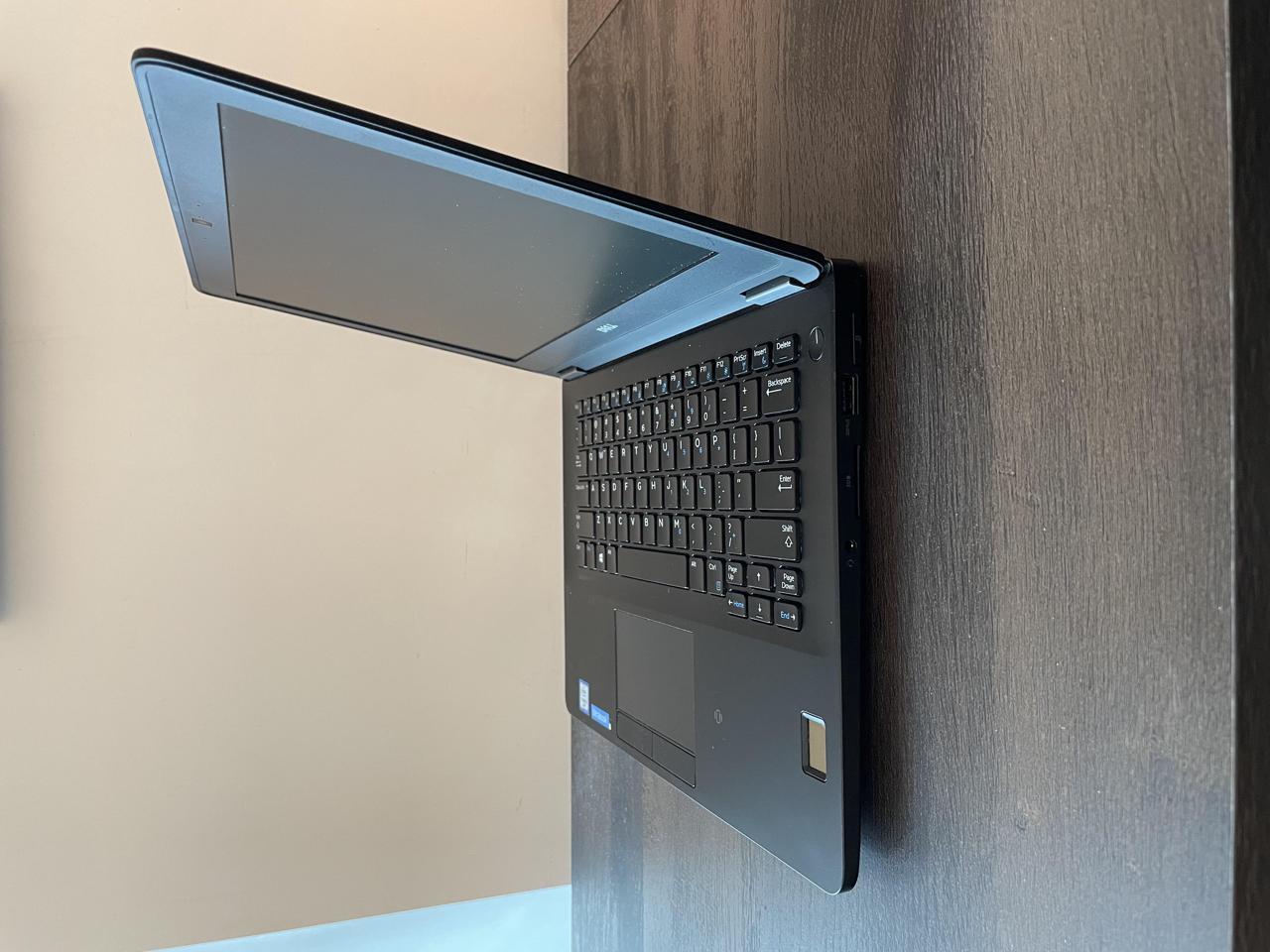 DELL Laptop Latitude E7270 Intel Core i5 6th Gen 6300U (2.40 GHz) 8GB Memory 256 GB SSD 12.5" HD Screen Windows 10 Pro 64-bit