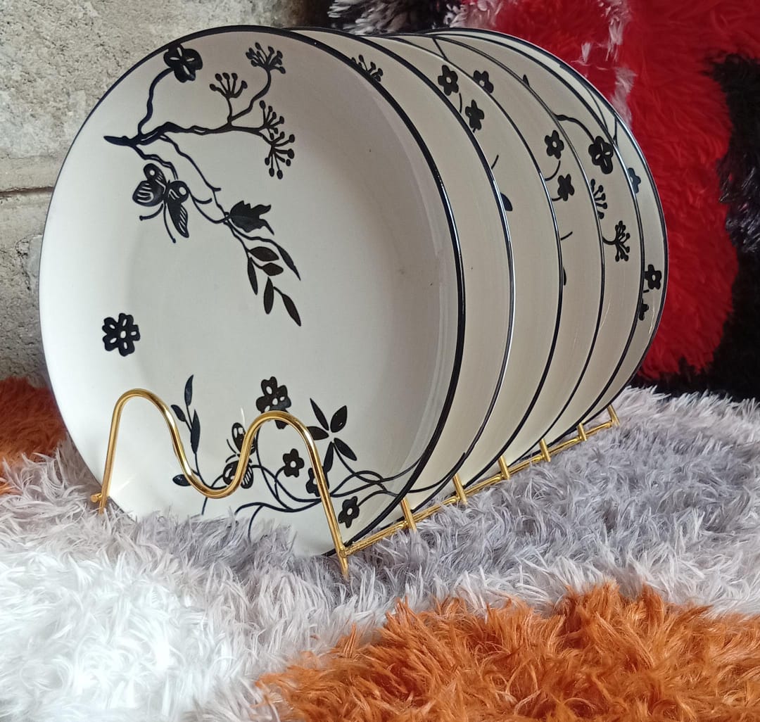 Set Of 6 Beautiful Dinner Serving Ceramic PlatesPack of 6 dinnerset plates, made from durable ceramic material , custom design. Colorful