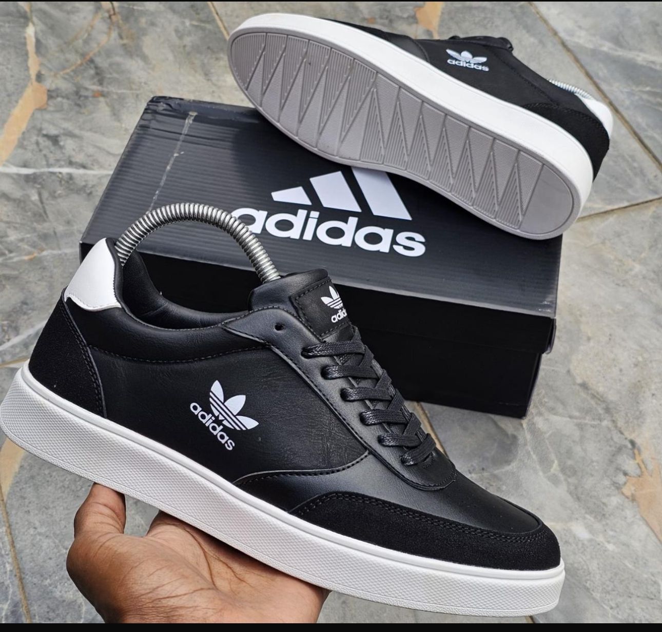 LEATHER ADIDAS CLASSIC CASUALS SHOES, Stylish, Fashionable Adidas Casual Comfortable Generic Sneakers for men, gentlemen gents, women /ladies unisex, casual, smart sneakers