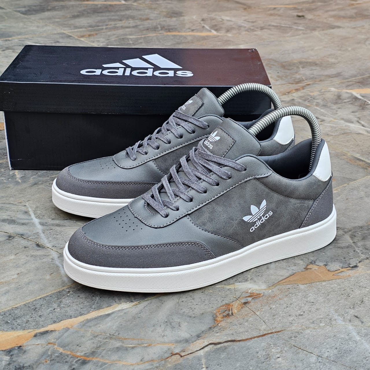 LEATHER ADIDAS CLASSIC CASUALS SHOES, Stylish, Fashionable Adidas Casual Comfortable Generic Sneakers for men, gentlemen gents, women /ladies unisex, casual, smart sneakers