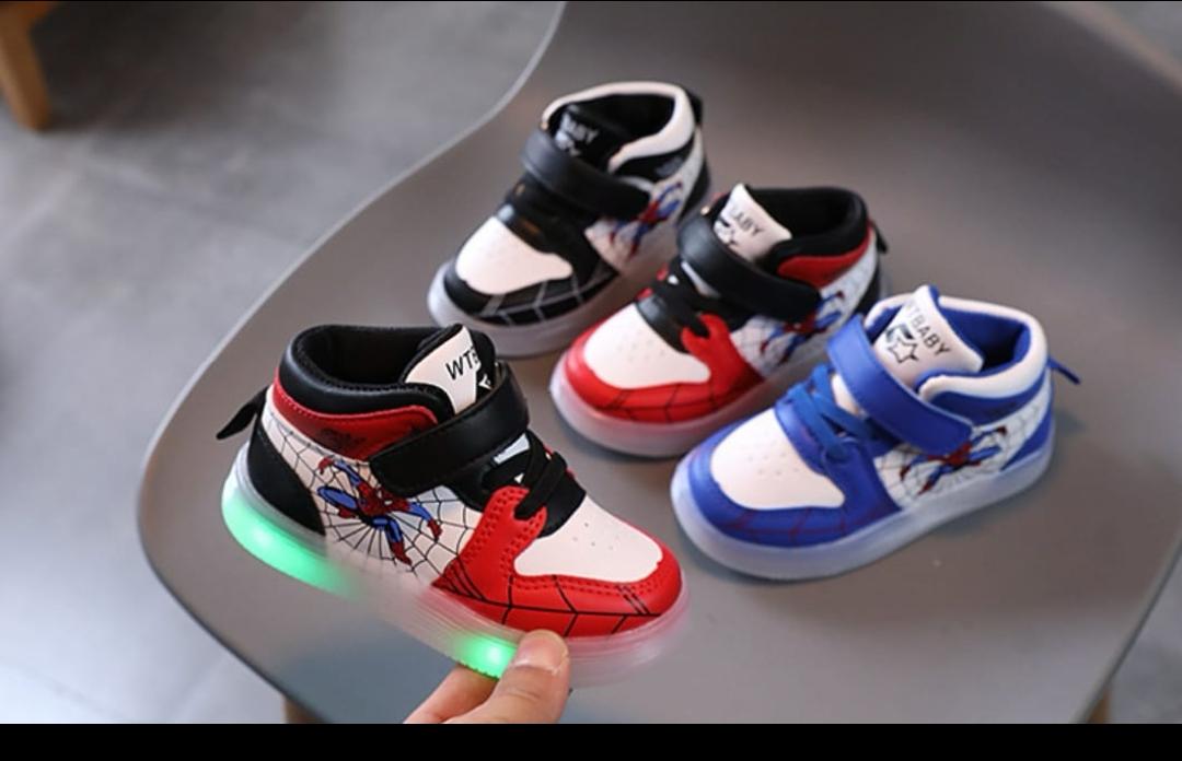 Spider Man Light-up High-top Sneakers for Boys. web design. Spiderman Flashing high-top shoes for toddler or little boys. Durable Hight-top Sneakers with Iconic Webbing