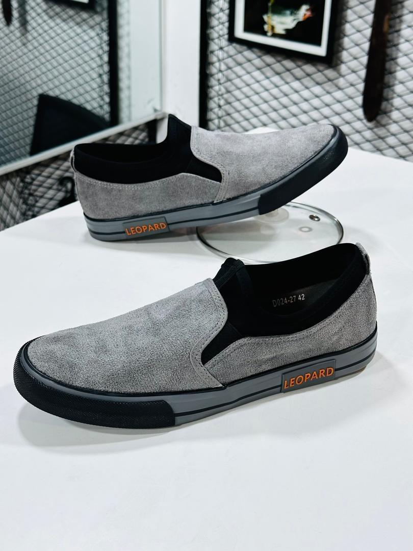 fashion official men`s leopard rubber shoes