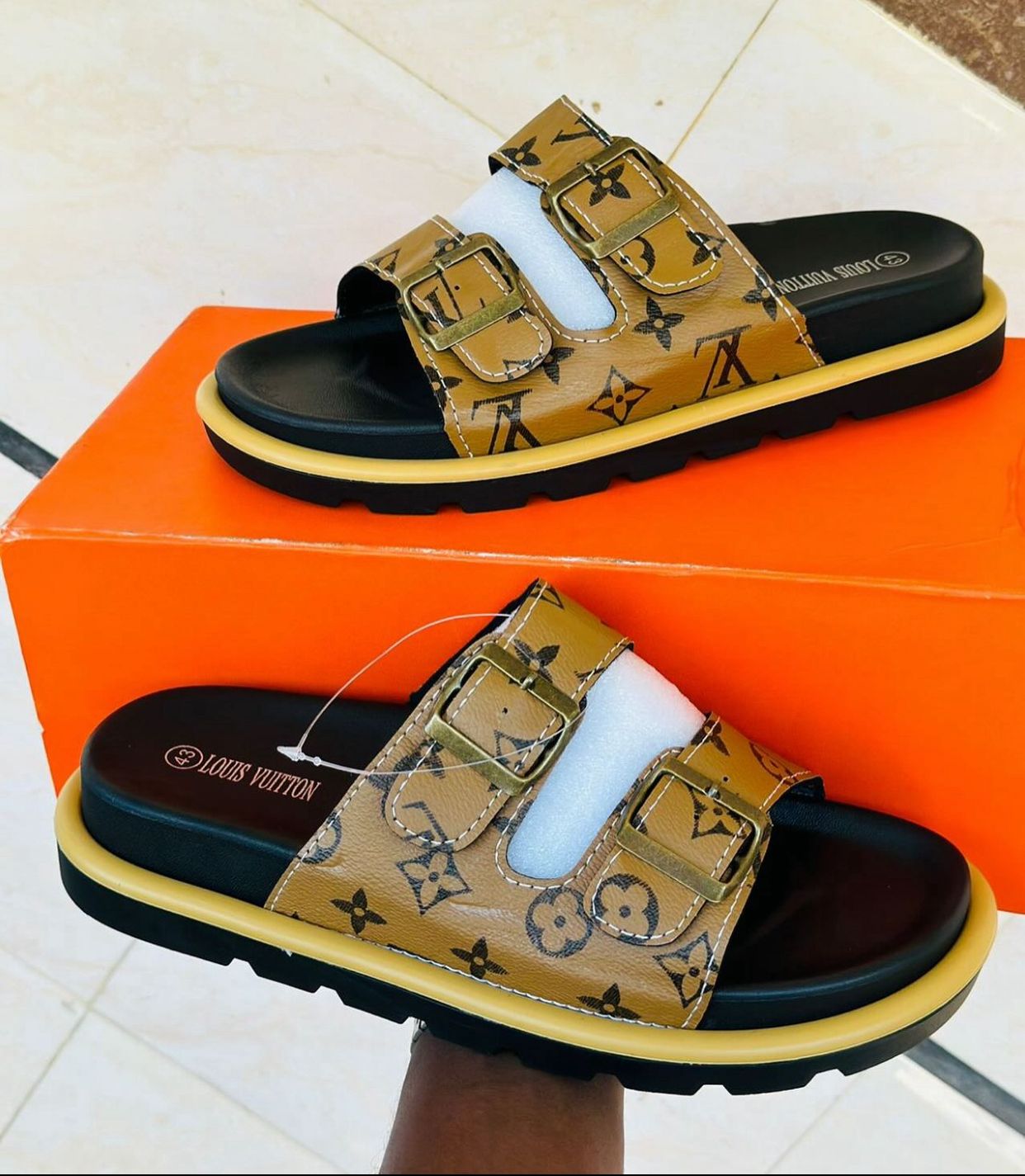Latest pure leather authentic LV fashion outdoor/Indoor slides