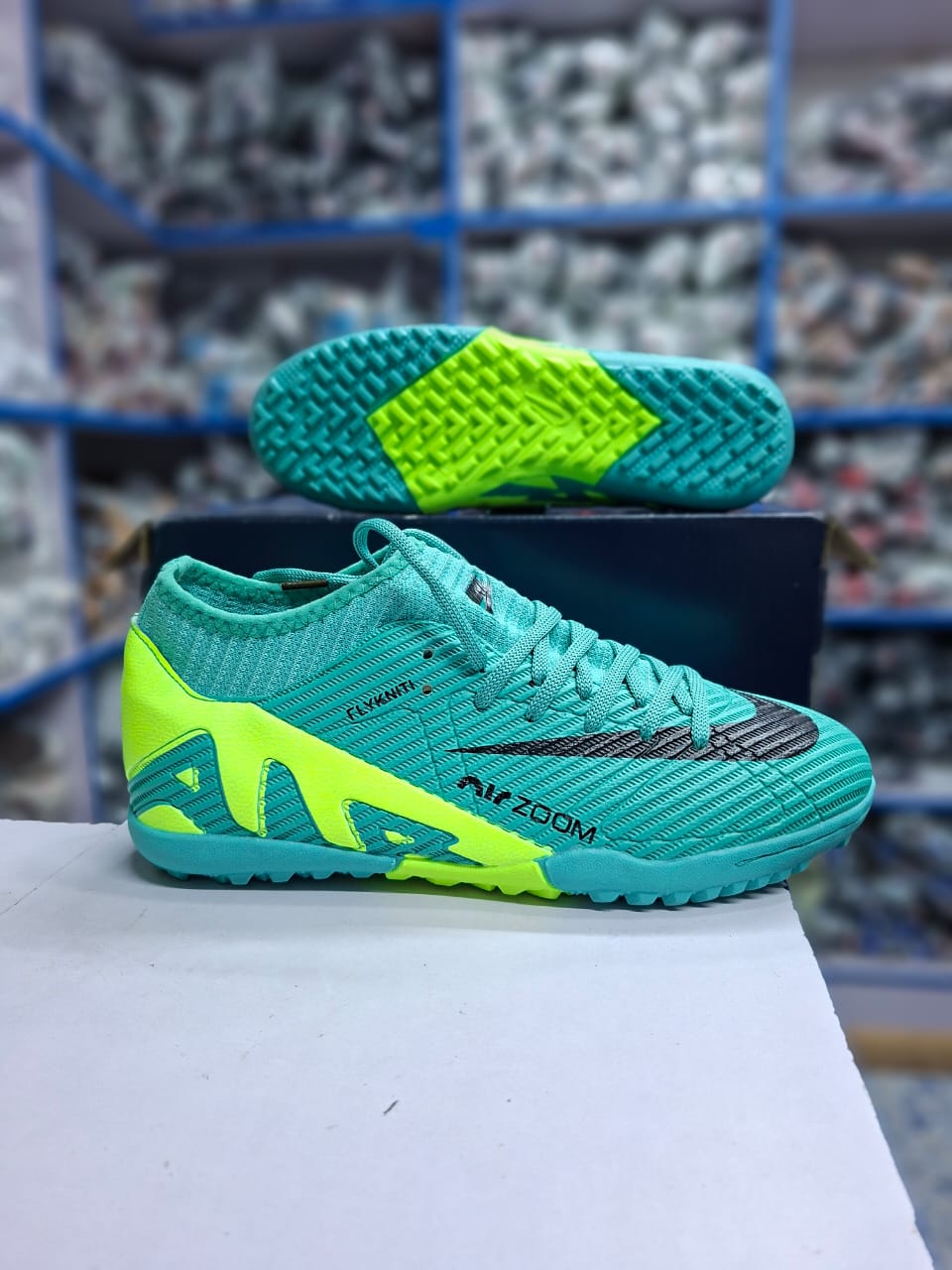 Air zoom boot trainers SOCCER/FOOTBALL High quality comfy football boots 🔥all men and women dreaming football boot favorable for all playing grounds either carpet or dust ground ✨very cute
