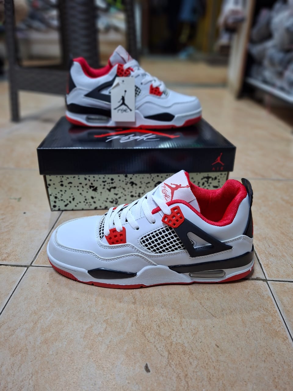 ⚡HIGH QUALITY ⚡JORDAN 4 high quality j4 thunder red sneakers  fashion leather men shoes ❤️‍🔥🔥 available in black, blue, green, yellow ,red
