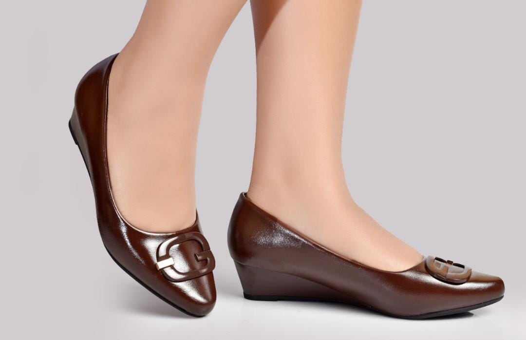 LADIES New all day low wedged SHOEs🔥🔥🔥🔥 Quality fashion comfortable women/ladies🔥🔥🔥🔥 your favourite Closed classic low wedge shoes