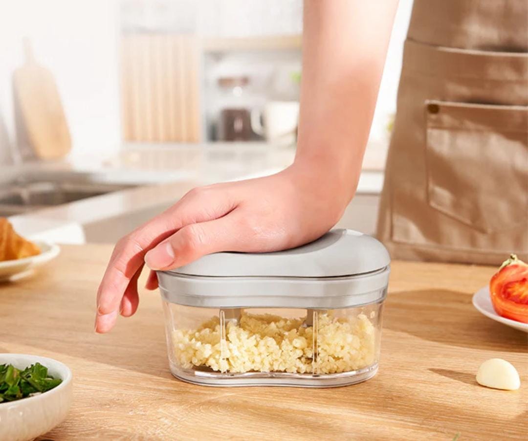 🥕 Manual Push Food Chopper & Garlic Crusher  Fast, Safe & Effortless Kitchen Prep 🔪✨ Say goodbye to slow knife work and hello to quick, even chopping with this manual push food chopper—your everyday