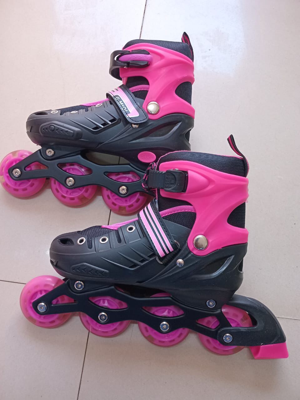 🛼✨ Quality Hard Skate boots Adjustable Roller Skates – Fun, Safe & Stylish! ✨🛼Let your little one roll in confidence with these strong, comfortable, and adjustable roller skates