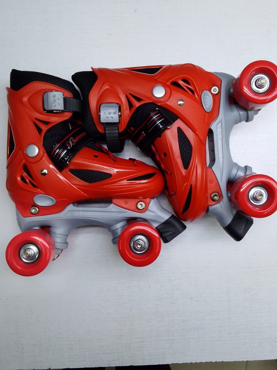 🛼🌟 Kids 4-Wheel Roller Skates – Safe, Strong & Super Fun! 🌟🛼Give your child the perfect balance and confidence with these classic 4-wheel roller skates – ideal for beginners!