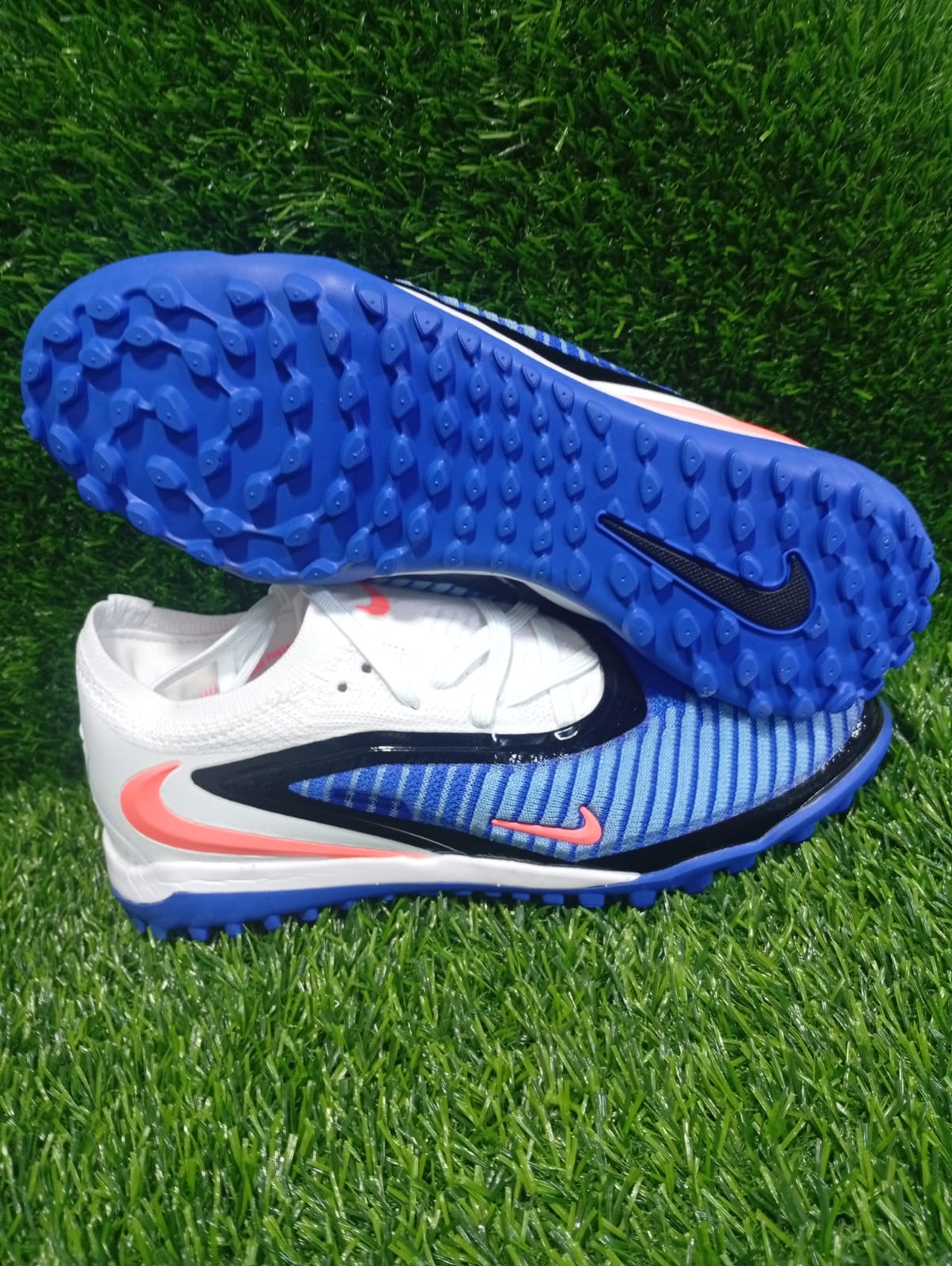 ⚽🔥 Blue & White Turf Football Shoes Speed Meets Control on Every Touch Built for players who love quick movement and sharp ball control, these turf football shoes deliver comfort, grip, and stando