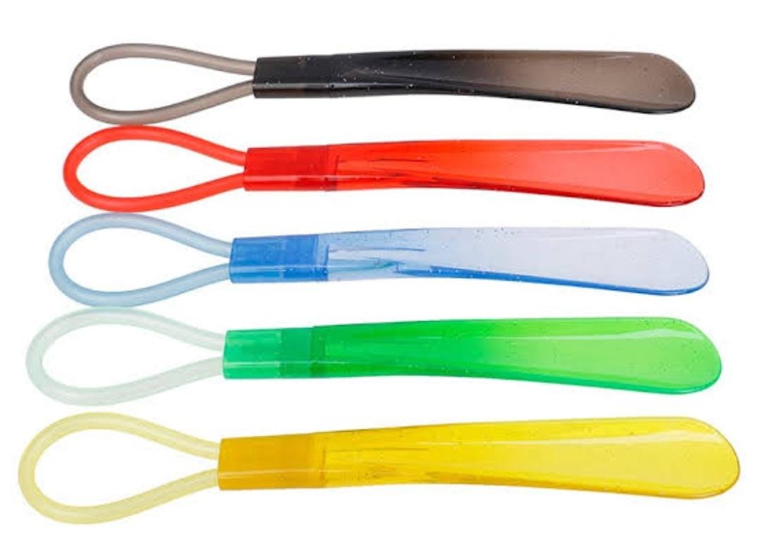 👟 Shoe Horns Helper/ Easy Shoe Wearer No Bending, No Struggle! 👟Say goodbye to struggling with tight shoes simple but powerful shoe helper makes putting on your shoes fast, easy, and stress-free