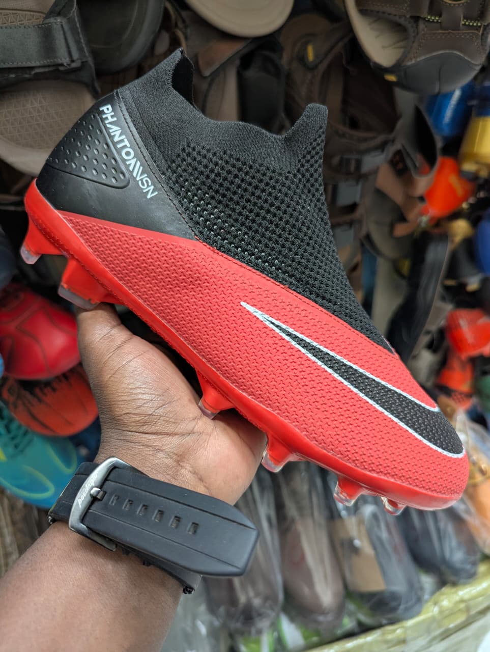 🔥⚽ Phantom Style Elite Football Boots – No Laces, Pure Performance ⚽🔥Step onto the pitch with confidence and next-level control in these sleek, modern football boots