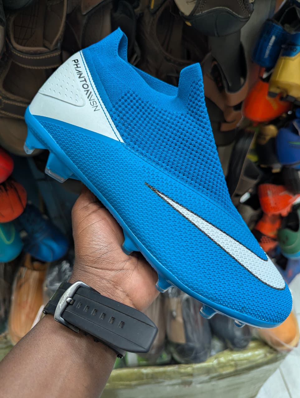 🔥⚽ Phantom Style Elite Football Boots – No Laces, Pure Performance ⚽🔥Step onto the pitch with confidence and next-level control in these sleek, modern football boots