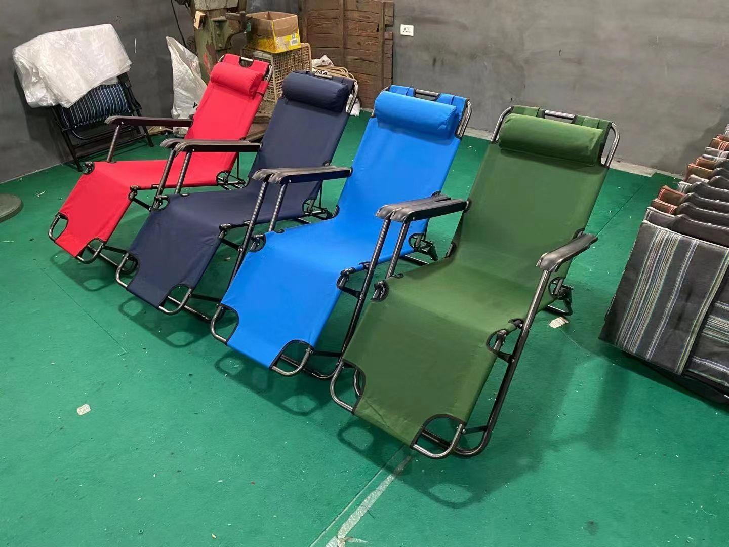 Outdoor Folding Chaise Lounge Chair, Adjustable Portable Lightweight Reclining Garden Sun Lounger Camping Bed for Patio, Deck, and Poolside