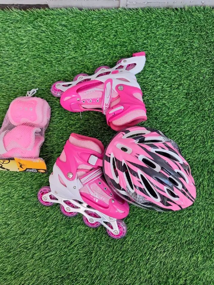 ✅️OFFER!! OFFER!! ✅️Full Set Roller Speed Skating Shoes.Adjustable roller skates shoes Protective lining in the skate shoes. Comfortable