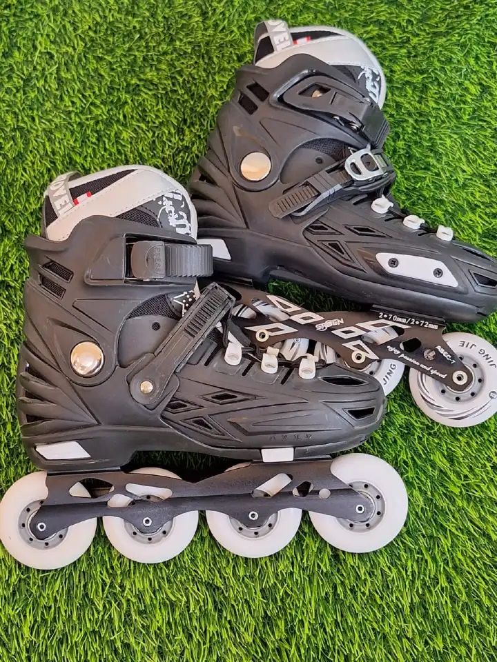 ✅️OFFER!! OFFER!! ✅️Full Set Roller Speed Skating Shoes.Adjustable roller skates shoes Protective lining in the skate shoes. Comfortable