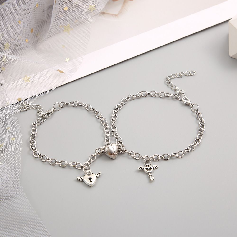 UPHUI 4PCS Male and Female Couple Magnetic Bracelet Love Magnetic Bracelet Lock and Key Design Couple Ring with Diamond Gift for Friends, Boyfriend, Husband and Wife Anniversary Gift with Jewelry Box