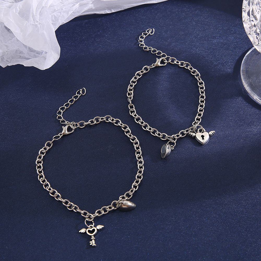 UPHUI 4PCS Male and Female Couple Magnetic Bracelet Love Magnetic Bracelet Lock and Key Design Couple Ring with Diamond Gift for Friends, Boyfriend, Husband and Wife Anniversary Gift with Jewelry Box