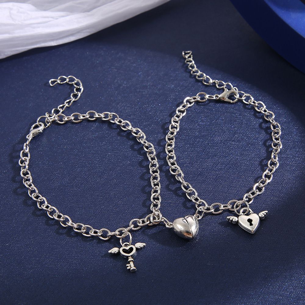 UPHUI 4PCS Male and Female Couple Magnetic Bracelet Love Magnetic Bracelet Lock and Key Design Couple Ring with Diamond Gift for Friends, Boyfriend, Husband and Wife Anniversary Gift with Jewelry Box