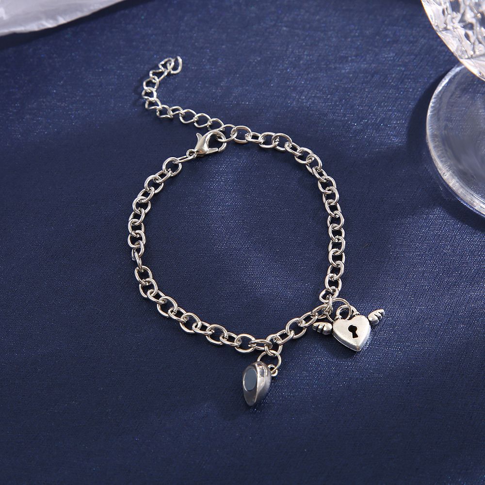 UPHUI 4PCS Male and Female Couple Magnetic Bracelet Love Magnetic Bracelet Lock and Key Design Couple Ring with Diamond Gift for Friends, Boyfriend, Husband and Wife Anniversary Gift with Jewelry Box