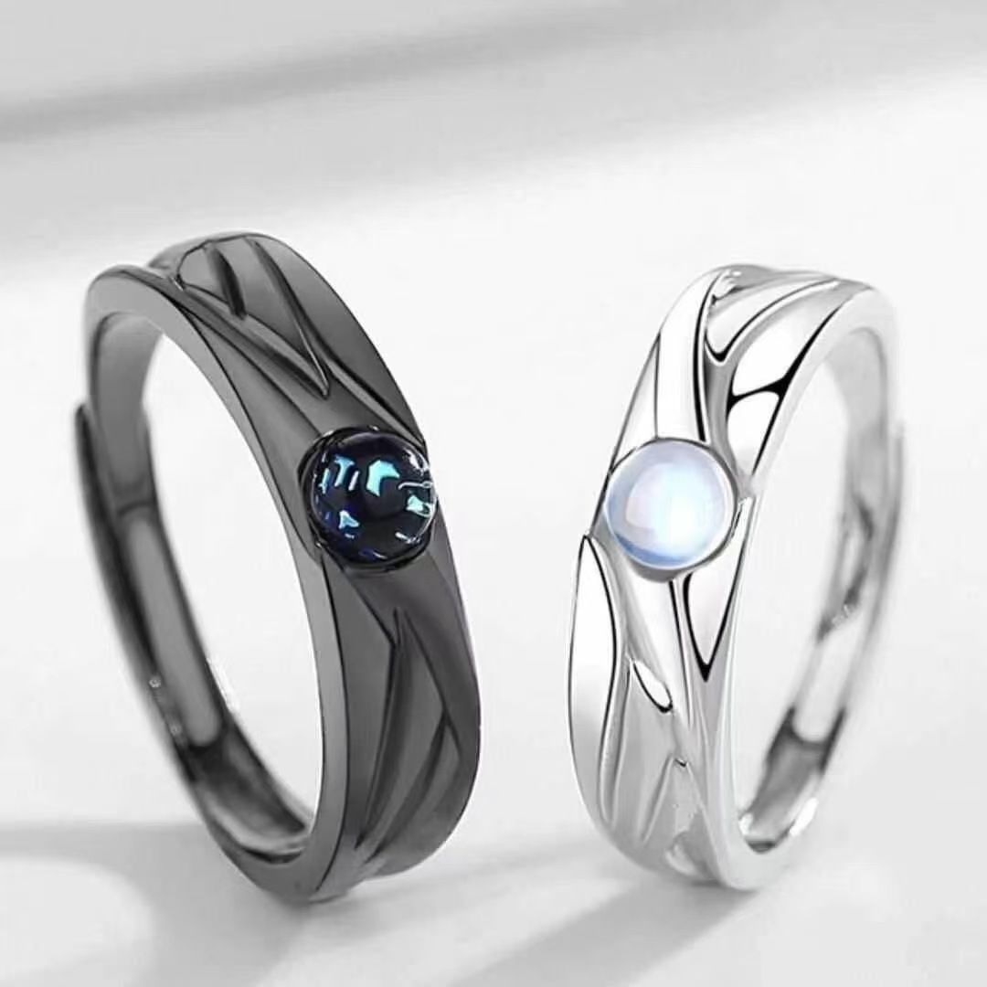 UPHUI 4PCS Male and Female Couple Magnetic Bracelet Love Magnetic Bracelet Lock and Key Design Couple Ring with Diamond Gift for Friends, Boyfriend, Husband and Wife Anniversary Gift with Jewelry Box
