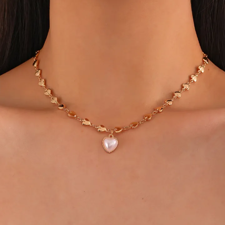 UPHUI Lady's Necklace 18K Gold Plated Heart Chain Choker With Delicate White Mother Of Pearl Heart Pendant Skin Friendly Hypoallergenic Lightweight Elegant Fashion Accessories Suitable For Daily Wear