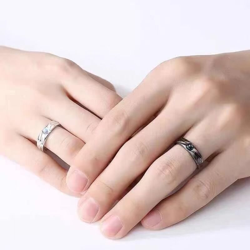 4PCS Male and Female Couple Magnetic Bracelet Love Magnetic Bracelet Lock and Key Design Couple Ring with Diamond Gift for Friends Boyfriend Husband and Wife Anniversary Gift with Jewelry Box