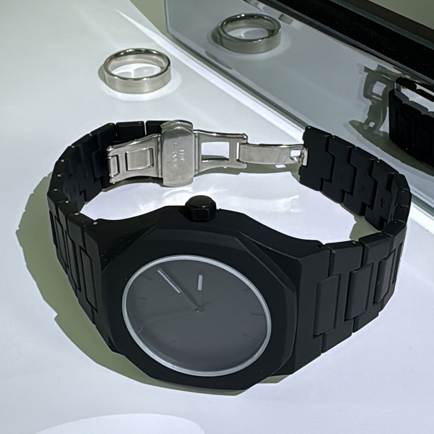 Modern Arabic Numeral Watch With Polycarbonate Band Octagonal Case Analogue Display For Man Wear It Daily Or Give Gifts To Friends