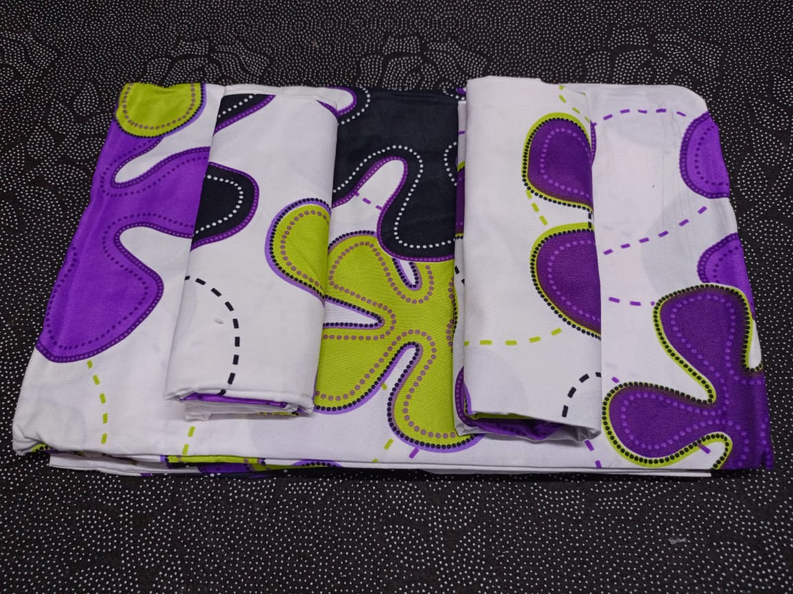 4 pc Cotton  Bedsheets 
2 pcs bedsheets 
2 pcs pillow cases