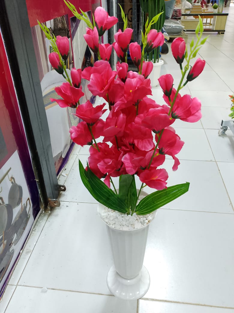 [ EXPERIENCE LUXURY FOR LESS 🤩🤩✨ !!! ] Single  Brand New Very High Quality Stylish Strong and Durable Luxurious Fancy Home Artificial plants . Designed With Durability and Functionality ✔👌