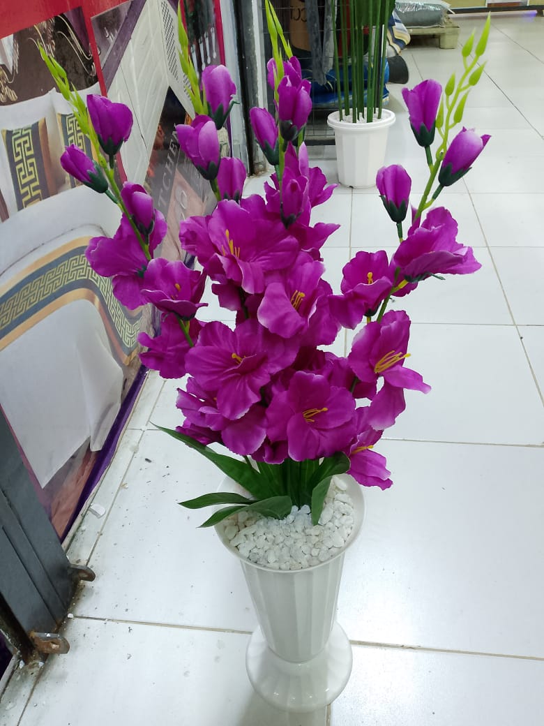 [ EXPERIENCE LUXURY FOR LESS 🤩🤩✨ !!! ] Single  Brand New Very High Quality Stylish Strong and Durable Luxurious Fancy Home Artificial plants . Designed With Durability and Functionality ✔👌