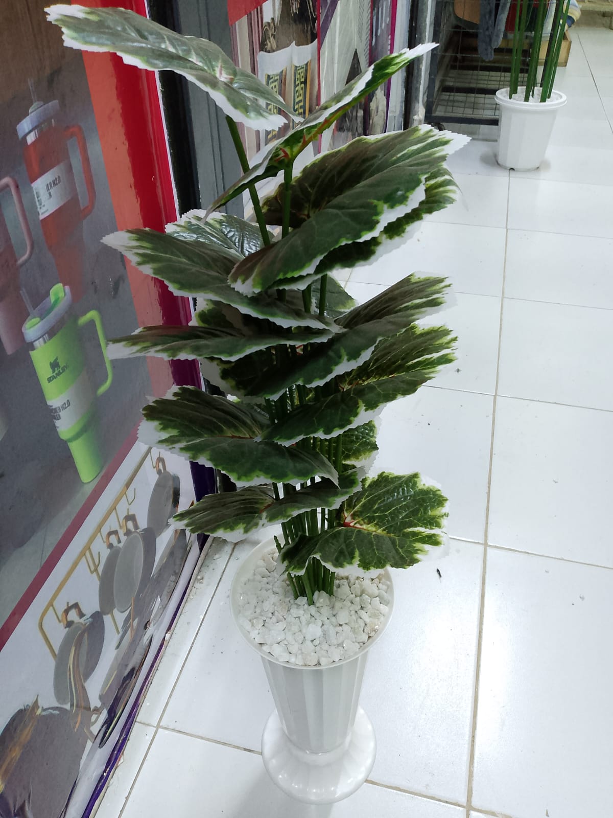 [ EXPERIENCE LUXURY FOR LESS 🤩🤩✨ !!! ] Single  Brand New Very High Quality Stylish Strong and Durable Luxurious Fancy Home Artificial plants . Designed With Durability and Functionality ✔👌