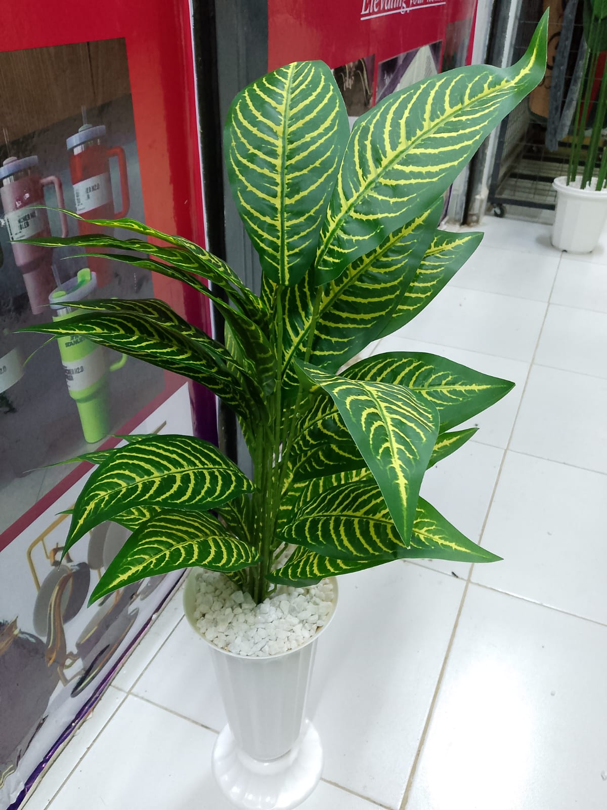 [ EXPERIENCE LUXURY FOR LESS 🤩🤩✨ !!! ] Single  Brand New Very High Quality Stylish Strong and Durable Luxurious Fancy Home Artificial plants . Designed With Durability and Functionality ✔👌