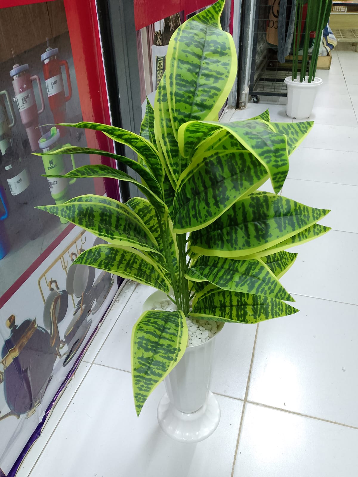 [ EXPERIENCE LUXURY FOR LESS 🤩🤩✨ !!! ] Single  Brand New Very High Quality Stylish Strong and Durable Luxurious Fancy Home Artificial plants . Designed With Durability and Functionality ✔👌