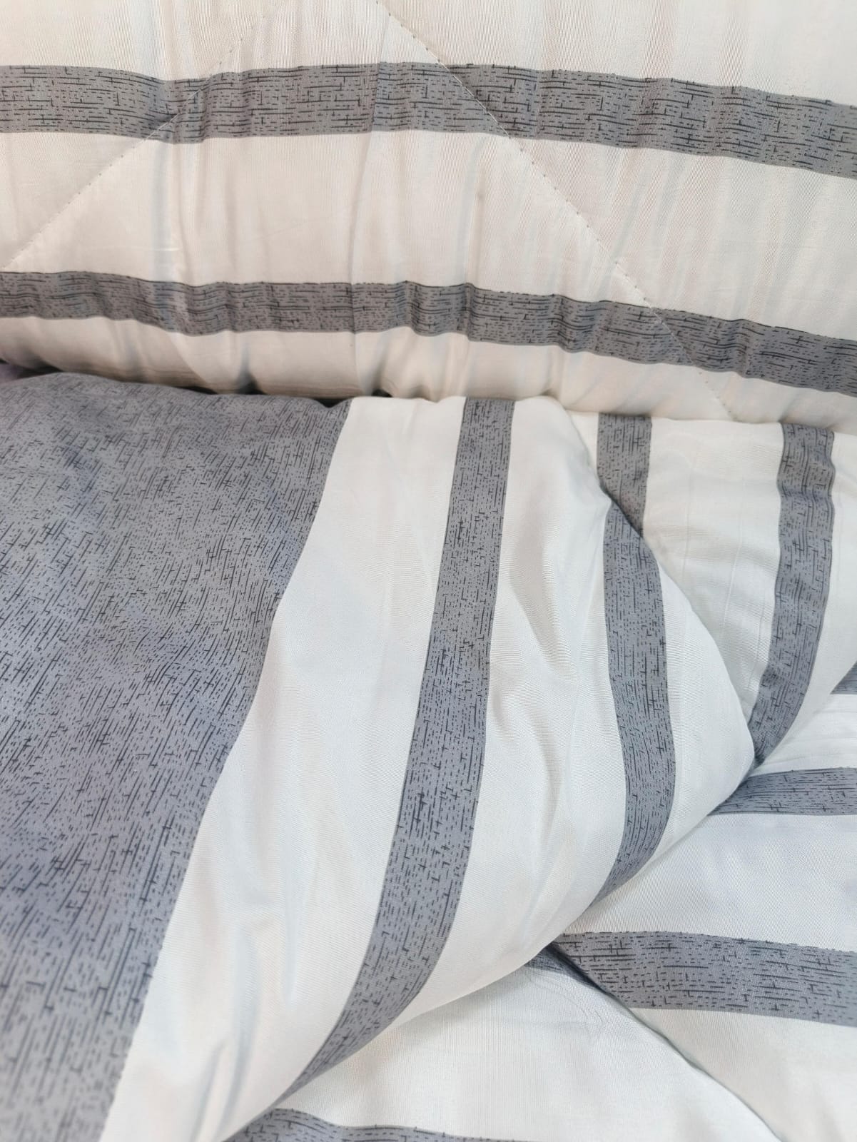 [🔥KILIMALL SPECIAL OFFER 🤩🤩✨ !!! ] 4 Pcs  Size 6X6 Brand New Classy Very High Quality Stylish and Luxurious Unbinded duvet ,One sheet & Two pillowcases at Affordable Price  ✨👌